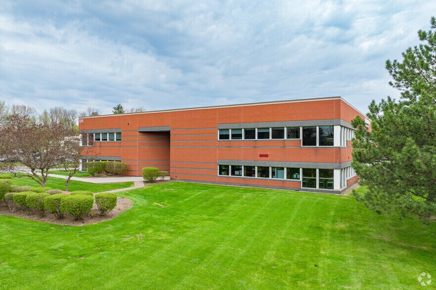 More Photos Of 225 Greenfield Pky, Liverpool Office For Lease