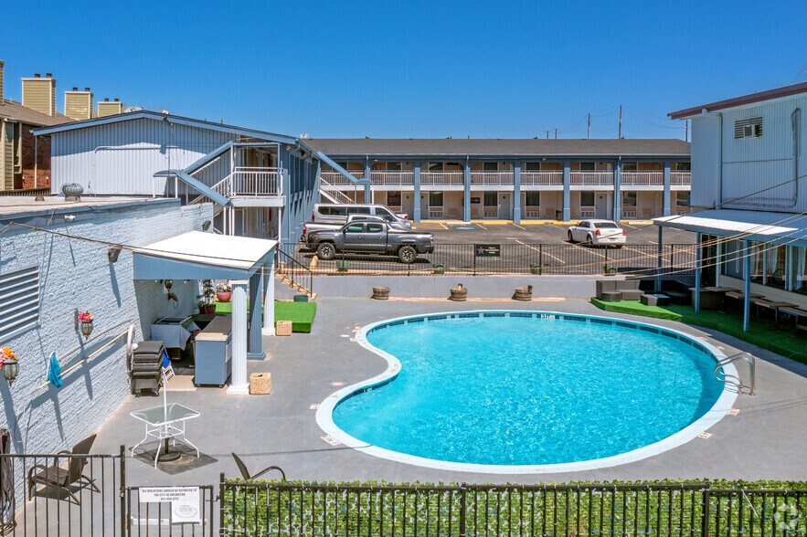 More Photos Of 1175 N Watson Rd, Arlington Hotel For Sale