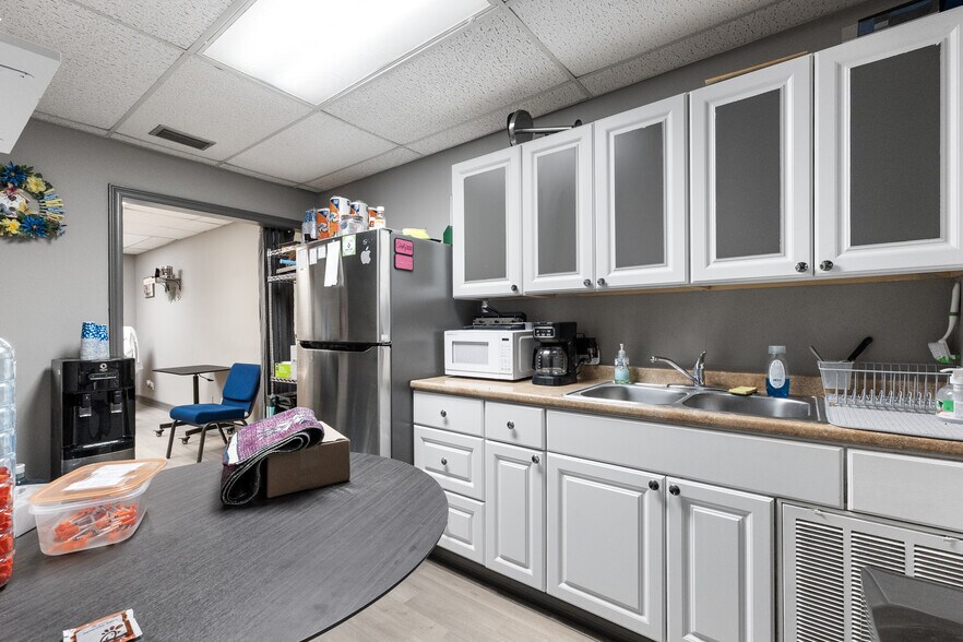 More Photos Of 604 S 77 Sunshine Strip, Harlingen Office For Sale