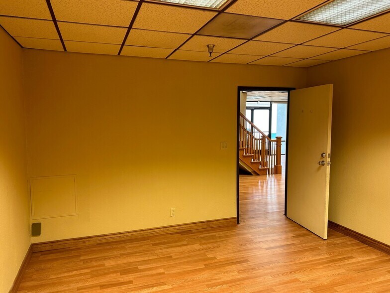 More Photos Of 11930 Goldring Rd, Arcadia Light Distribution For Sale