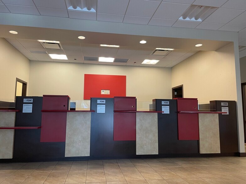 More Photos Of 4111-4163 SE Hawthorne Blvd, Portland Unknown For Lease