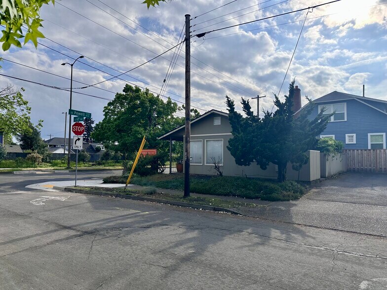 More Photos Of 6227 SE Powell Blvd, Portland Medical For Sale