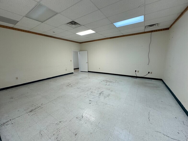 More Photos Of 2070 Sugarloaf Pky, Lawrenceville Unknown For Lease