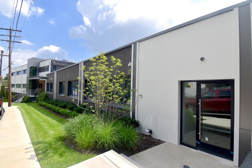 More Photos Of 1 Plaza Rd, Greenvale Loft Creative Space For Lease