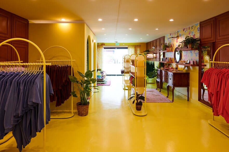 More Photos Of 1302-1306 Abbot Kinney Blvd, Venice Storefront Retail Residential For Lease