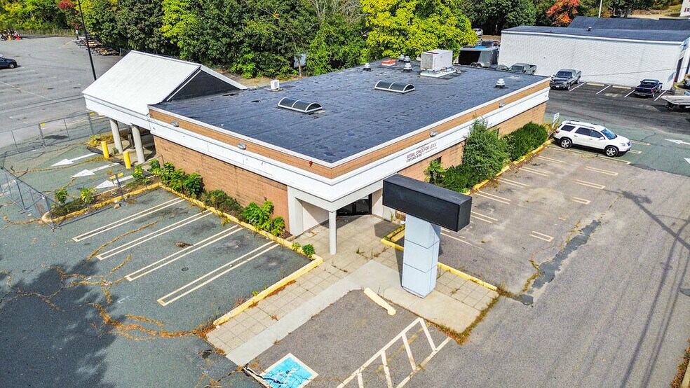 More Photos Of 800 S Franklin St, Holbrook General Retail For Lease
