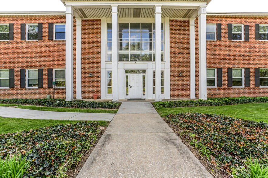 More Photos Of 704 Lisburn Rd, Camp Hill Office For Lease