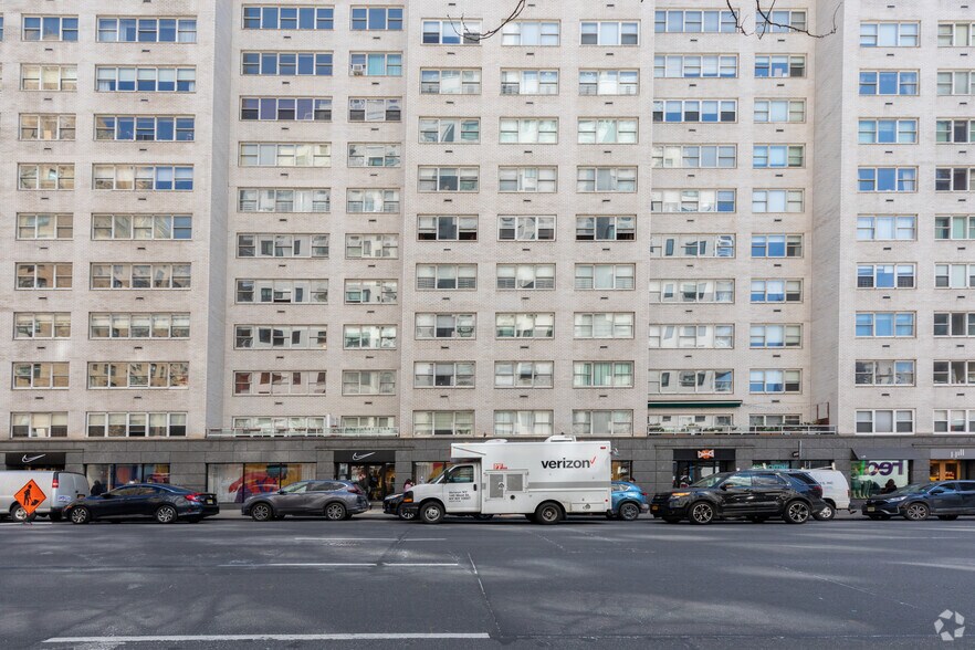 More Photos Of 1140 3rd Ave, New York Apartments For Lease