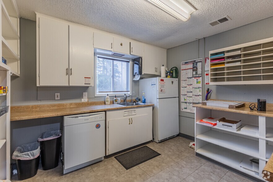 More Photos Of 6823 SW Canyon Rd, Portland Office For Lease