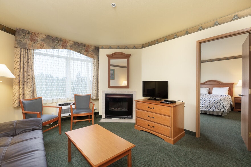 More Photos Of 550 SE Highway 101, Lincoln City Hotel For Sale