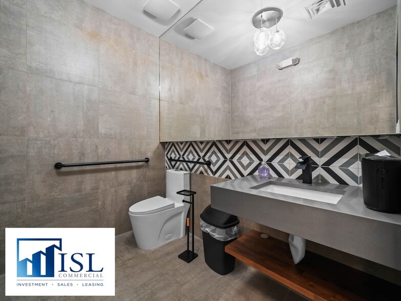 More Photos Of 1700 35th St, Orlando Warehouse For Sale