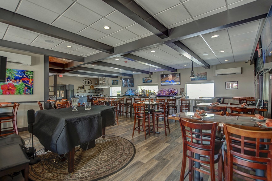 More Photos Of 514 NW Dixie Hwy, Stuart Restaurant For Sale