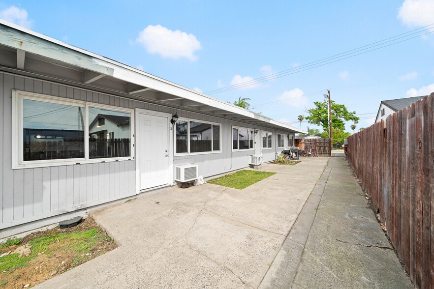 More Photos Of 2605 Albatross Way, Sacramento Apartments For Sale