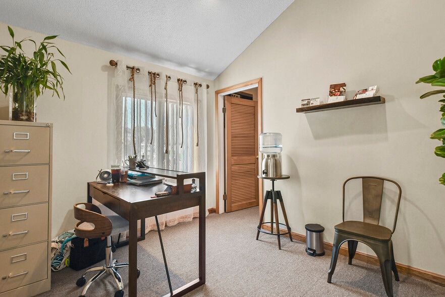 More Photos Of 194 Rockdale Ave, New Bedford Freestanding For Sale