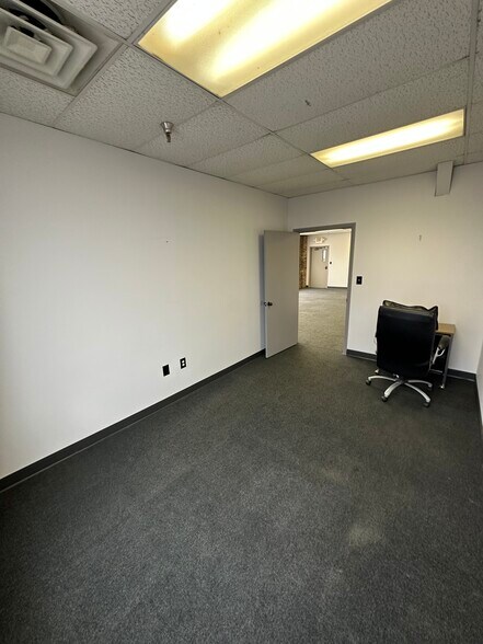 More Photos Of 4790 Crittenden Dr, Louisville Office For Lease