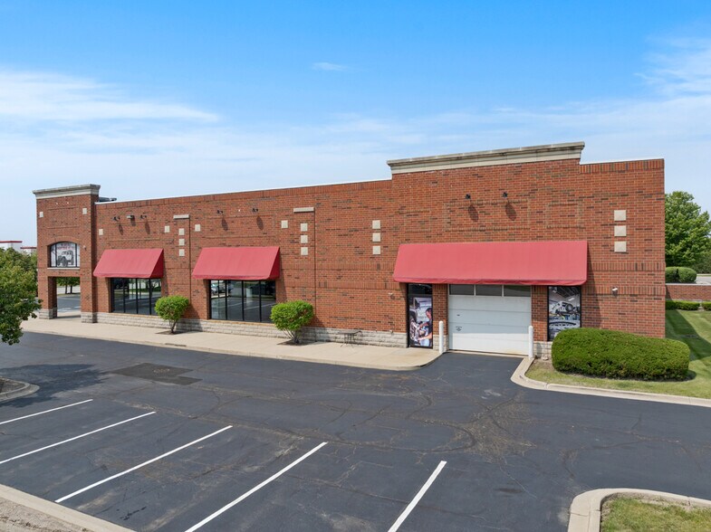 More Photos Of 474 Redington Dr, South Elgin Auto Dealership For Sale