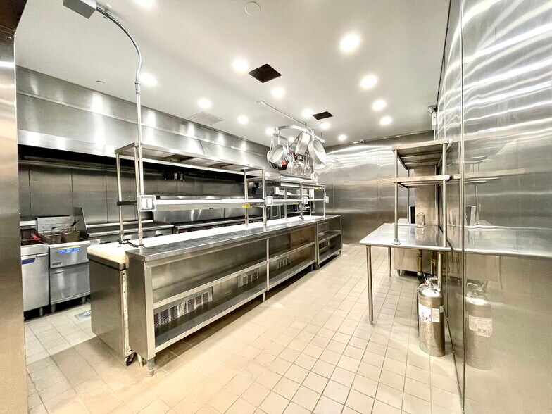 More Photos Of 141 Mansion Ave, Staten Island Restaurant For Sale
