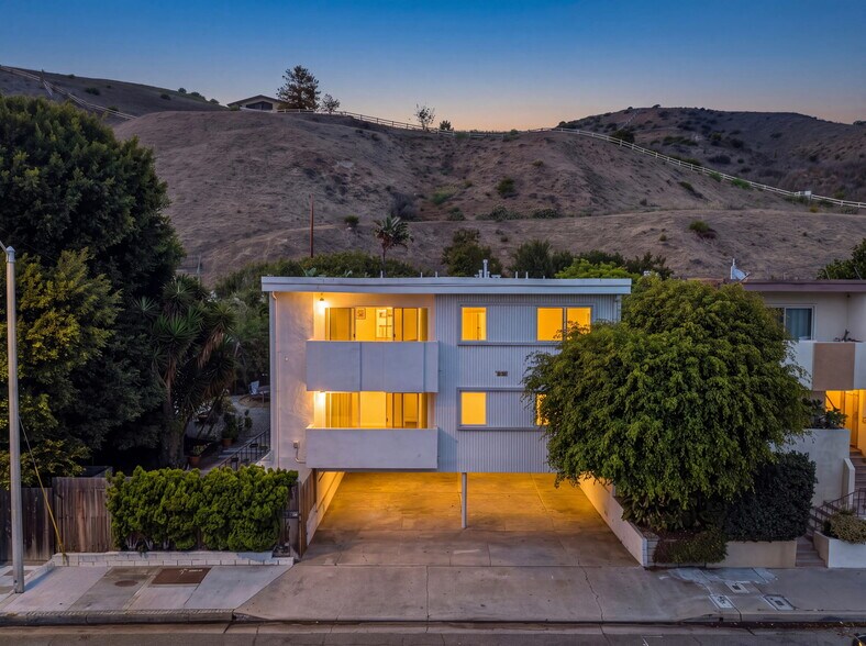 Primary Photo Of 22357 Pacific Coast Hwy, Malibu Apartments For Sale