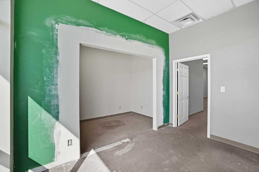 More Photos Of 1104-1124 Kemper Meadow Dr, Forest Park Storefront For Lease