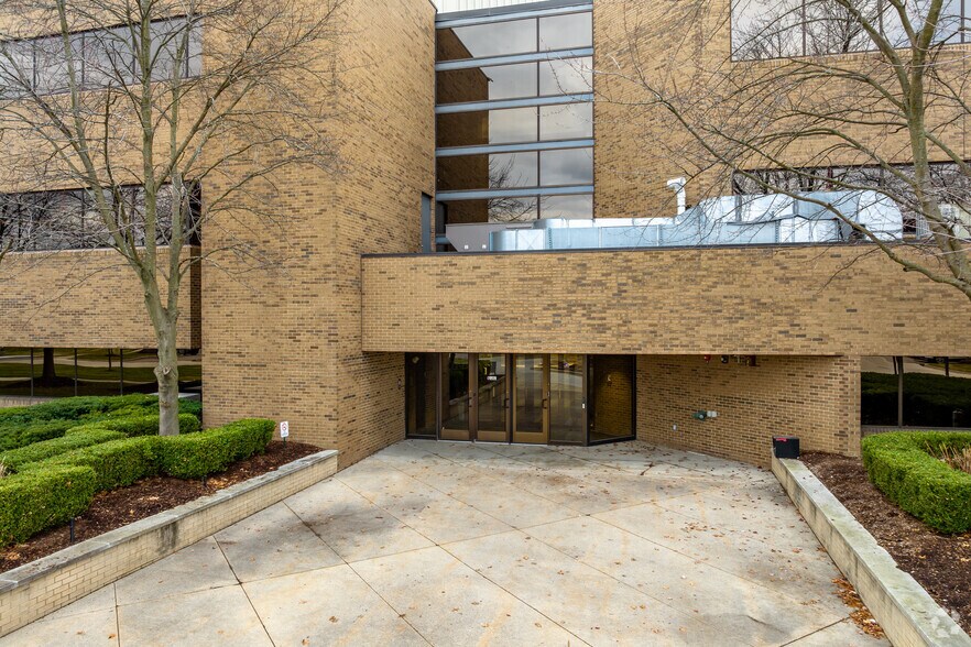 More Photos Of 950 Stephenson Hwy, Troy Loft Creative Space For Lease