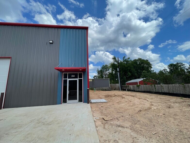 More Photos Of 32223 Tamina Rt, Magnolia Flex For Lease