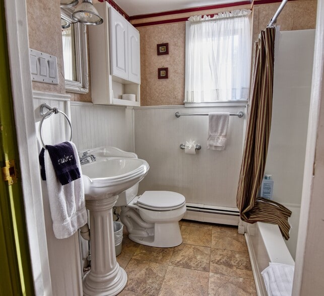 More Photos Of 27 Route 25, Plymouth Hospitality For Sale