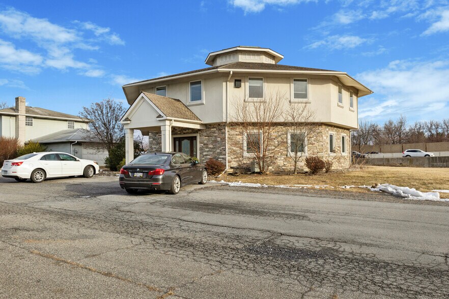 More Photos Of 6500 Chapmans Rd, Allentown Warehouse For Lease