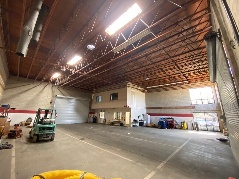 More Photos Of 1640 Hoover Ave, National City Manufacturing For Lease