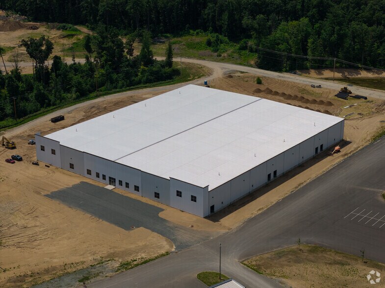 More Photos Of 22 Roberts Lane, Clifton Park Warehouse For Lease
