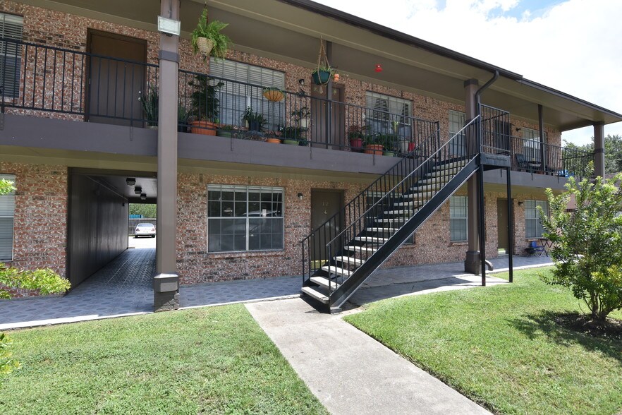 More Photos Of 601 E Coombs St, Alvin Apartments For Sale