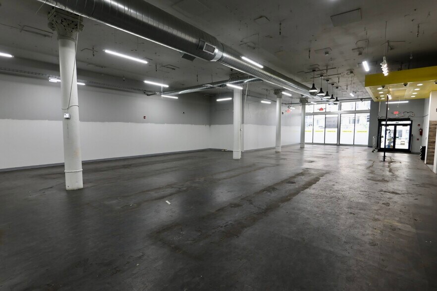 More Photos Of 610 Wood St, Pittsburgh Storefront Retail Office For Lease