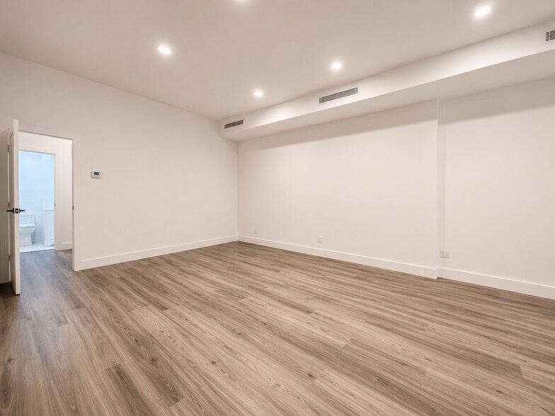 More Photos Of 324 Empire Blvd, Brooklyn Storefront Retail Residential For Lease