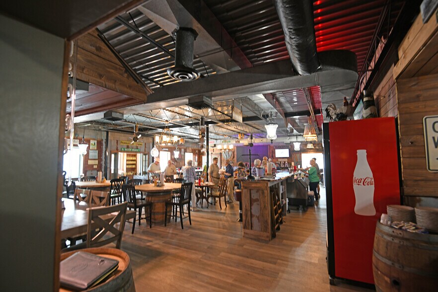 More Photos Of 809 E Greenwood St, Abbeville Restaurant For Sale