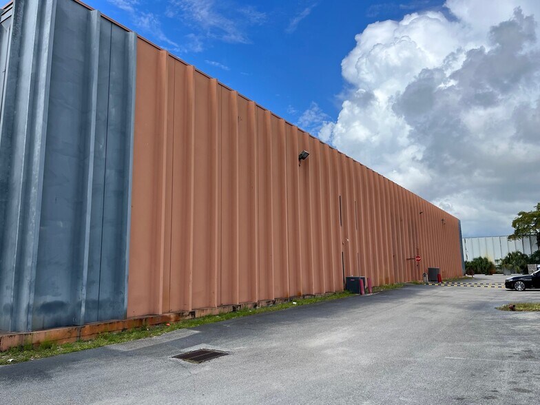 More Photos Of 1371 SW 8th St, Pompano Beach Warehouse For Lease
