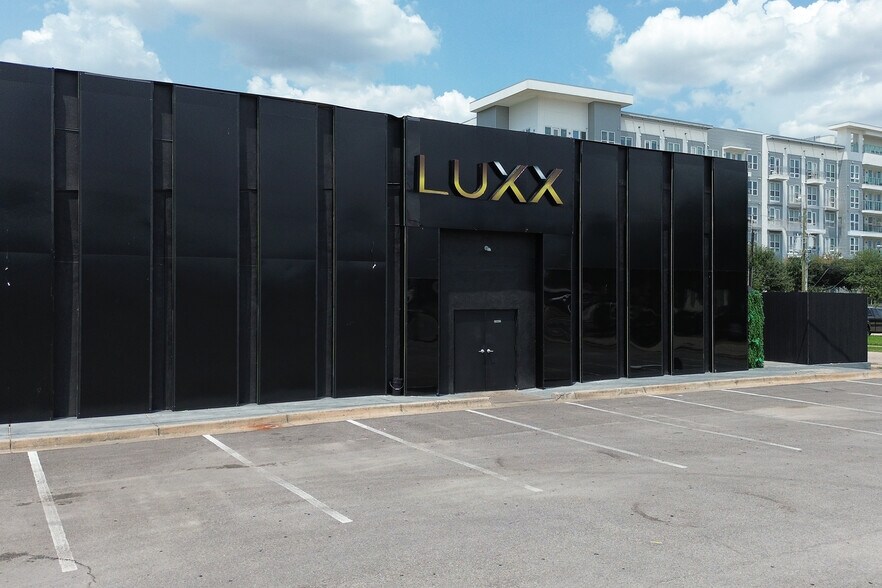 More Photos Of 5002 Washington Ave, Houston Bar For Lease