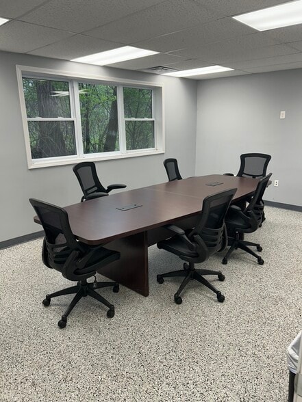 More Photos Of 1026 Mitchell Blvd, Springfield Manufacturing For Sale