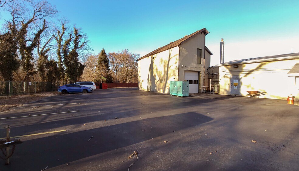 More Photos Of 940 Eddystone Ave, Eddystone Warehouse For Sale