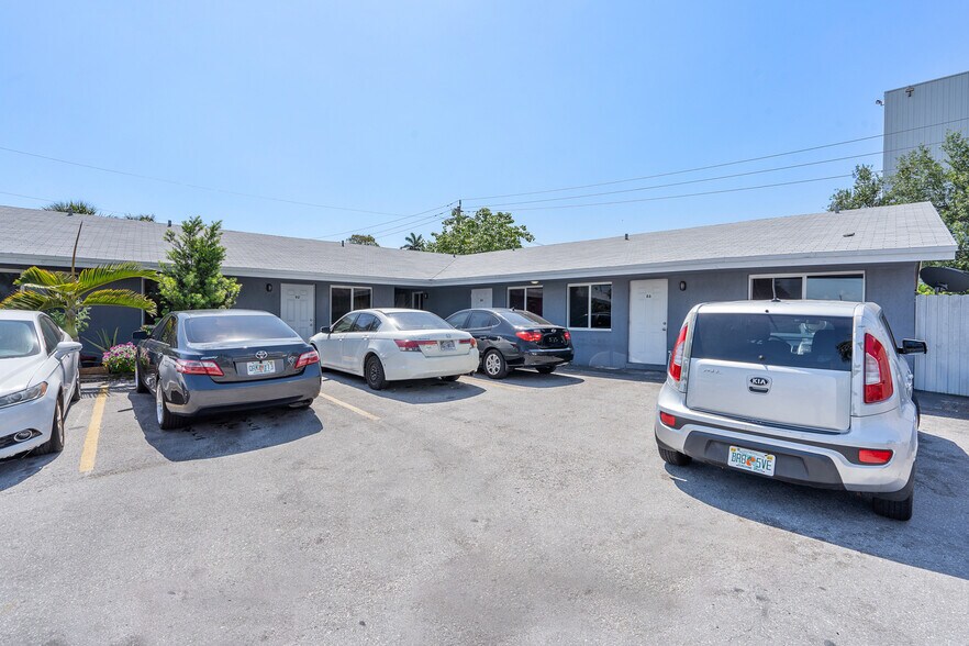 More Photos Of 86 NE 36th Ct, Oakland Park Apartments For Sale