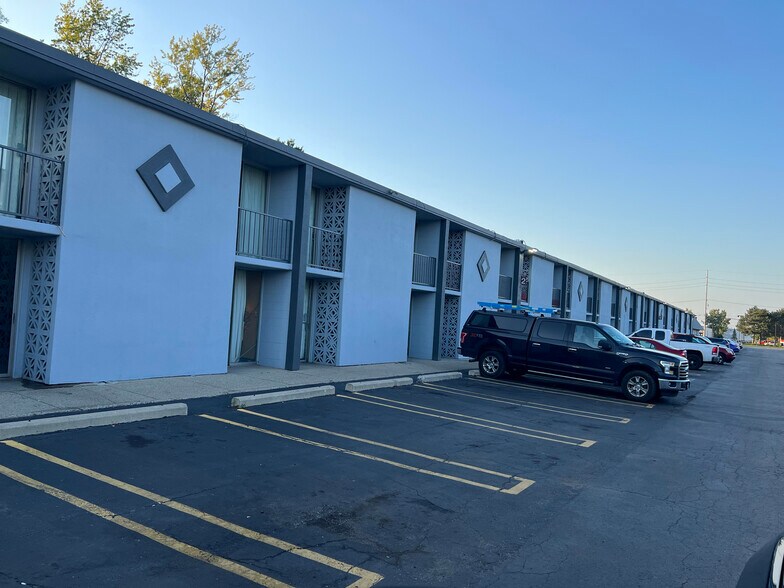 More Photos Of 30375 Plymouth Rd, Livonia Hotel For Lease