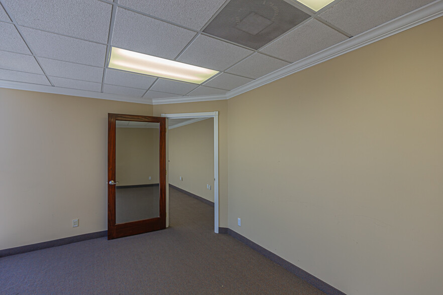 More Photos Of 2740 E Oakland Park Blvd, Fort Lauderdale Office For Sale