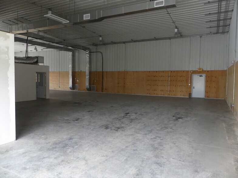 More Photos Of 125 Salem Creek Dr, Winston-Salem Warehouse For Lease