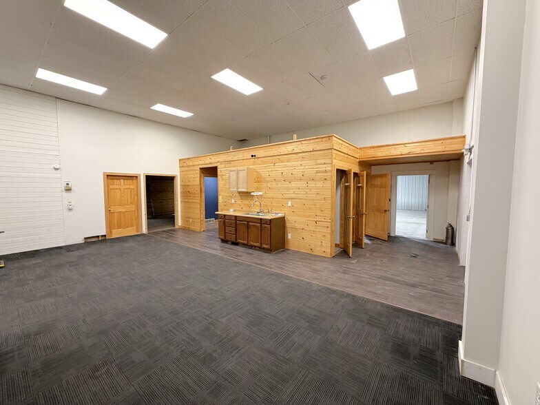 More Photos Of 309 Barclay Ave, Pine River Office For Sale