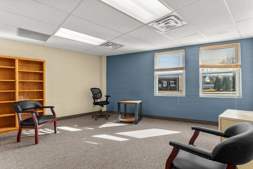 More Photos Of 35640 W Michigan Ave, Wayne Medical For Lease