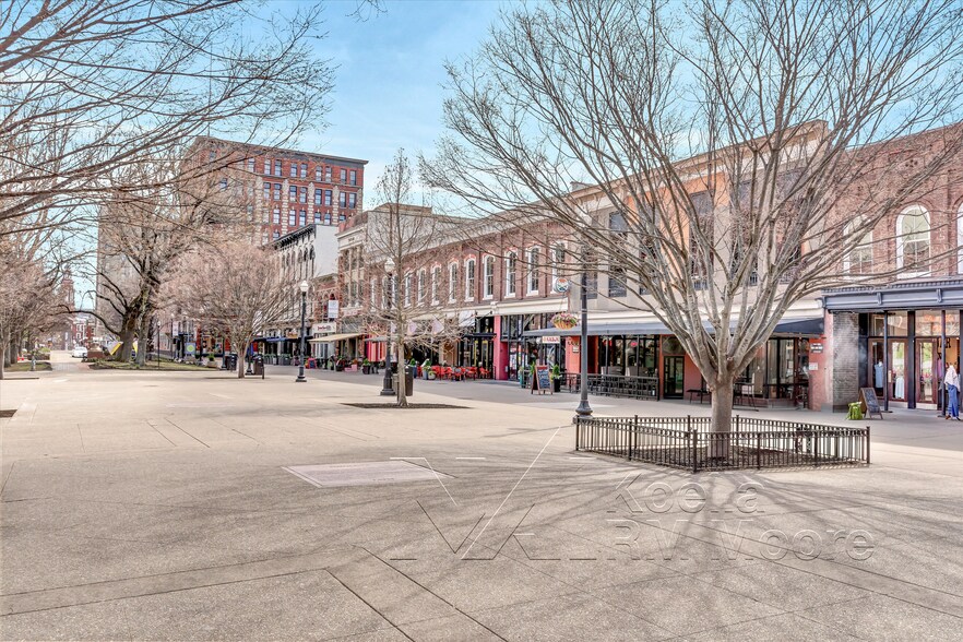 More Photos Of 17 Market Sq, Knoxville Storefront Retail Office For Sale