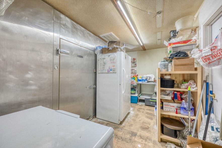 More Photos Of 106 Sunrise Dr, Sunrise Beach Restaurant For Sale