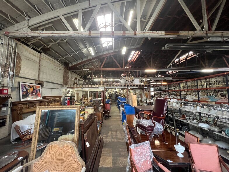 More Photos Of 7829-7839 W Grand Ave, Elmwood Park Warehouse For Lease