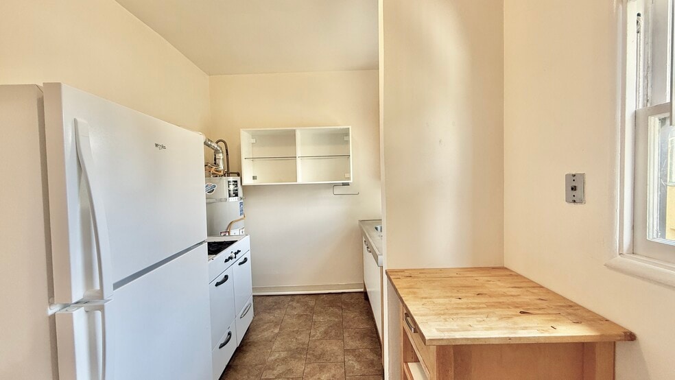 More Photos Of 6446-6452 Colby St, Oakland Apartments For Sale