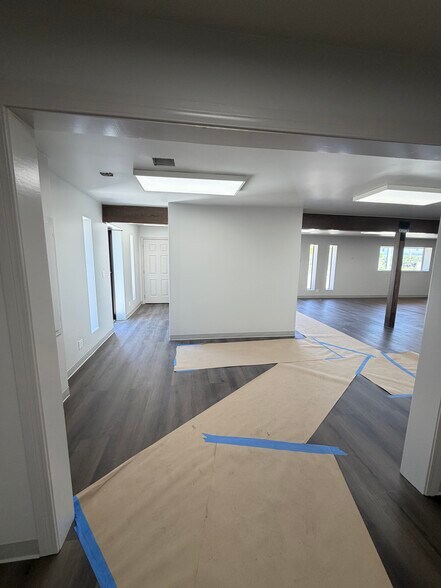 More Photos Of 10934 E 55th Pl, Tulsa Distribution For Lease