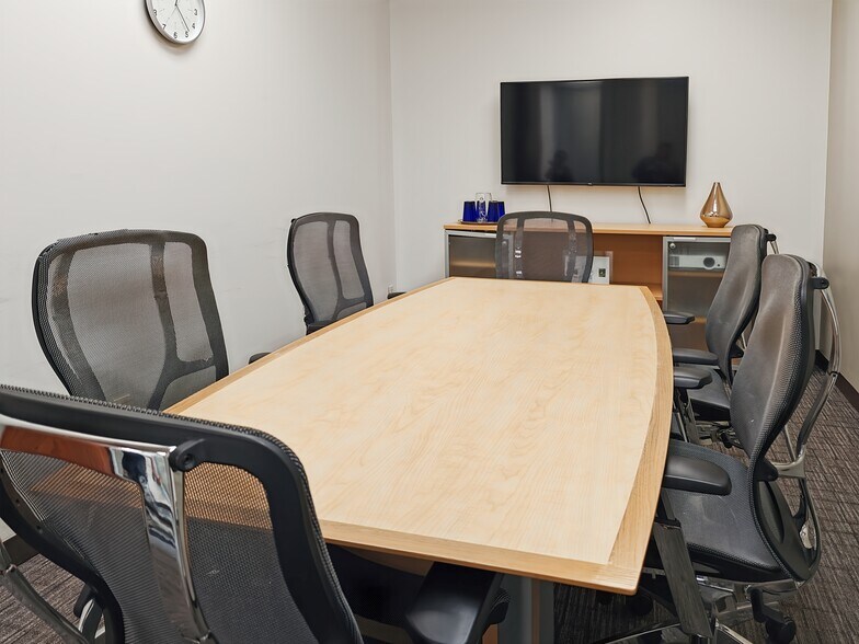 More Photos Of 1155 N Service Rd W, Oakville Coworking Space