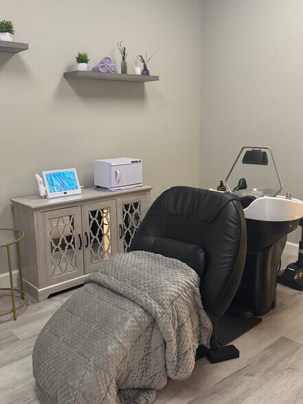 More Photos Of 14 Oak Forest Rd, Bluffton Medical For Sale